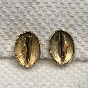 Remarkable Vintage Sarah Coventry Brushed & Shiny Gold Tone Clip On Earrings